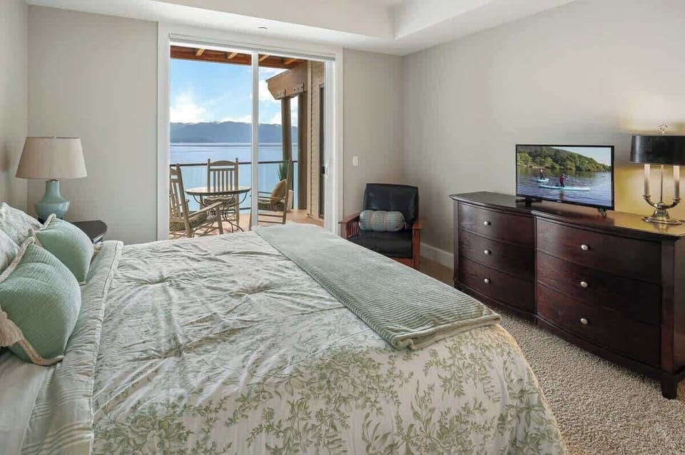 Primary King bedroom with ensuite bathroom 