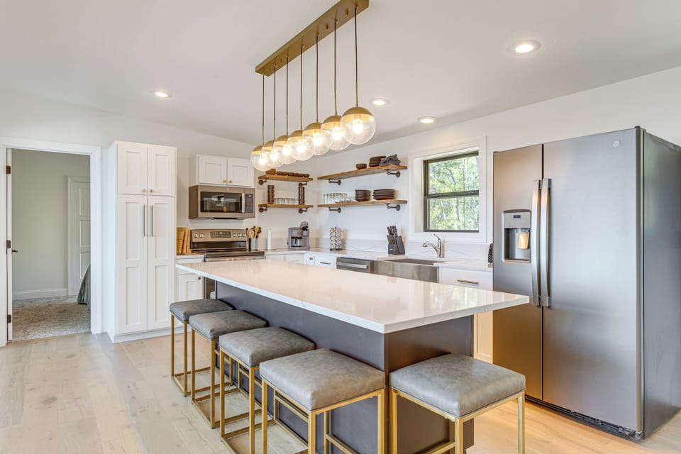 Kitchen | 2nd Floor | Dishware & Flatware Provided