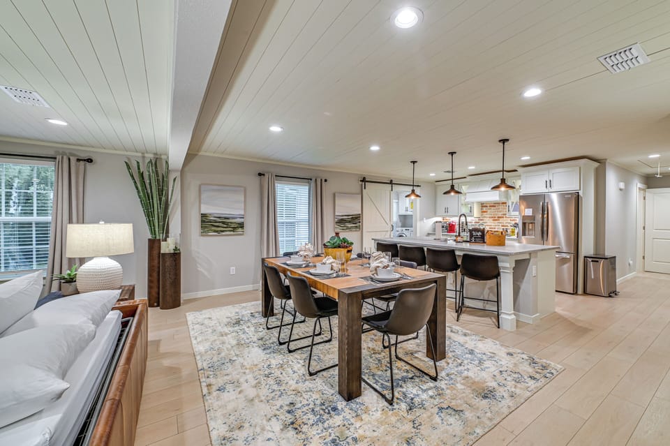 Dining Room | Breakfast Bar