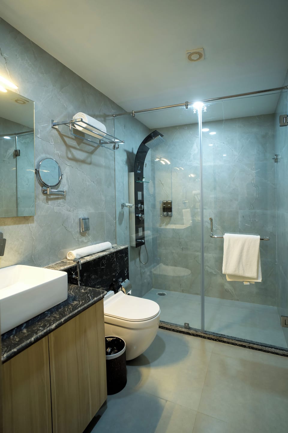 Suite | Bathroom | Slippers
