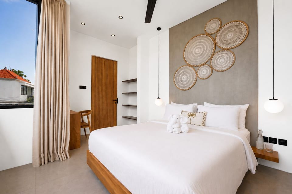 3 bedrooms, in-room safe, desk, laptop workspace