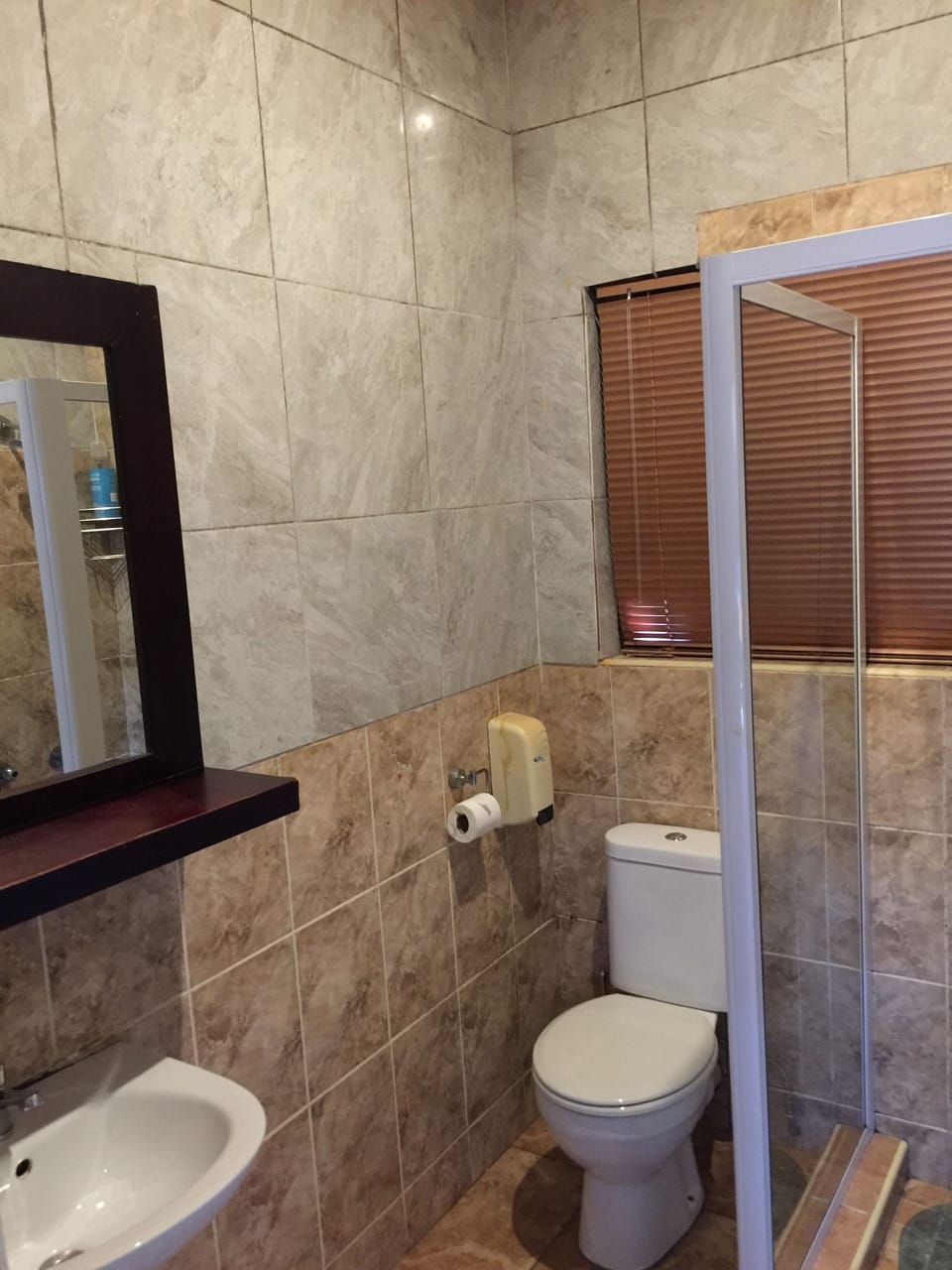 Deluxe Room | Bathroom | Free toiletries, hair dryer, towels