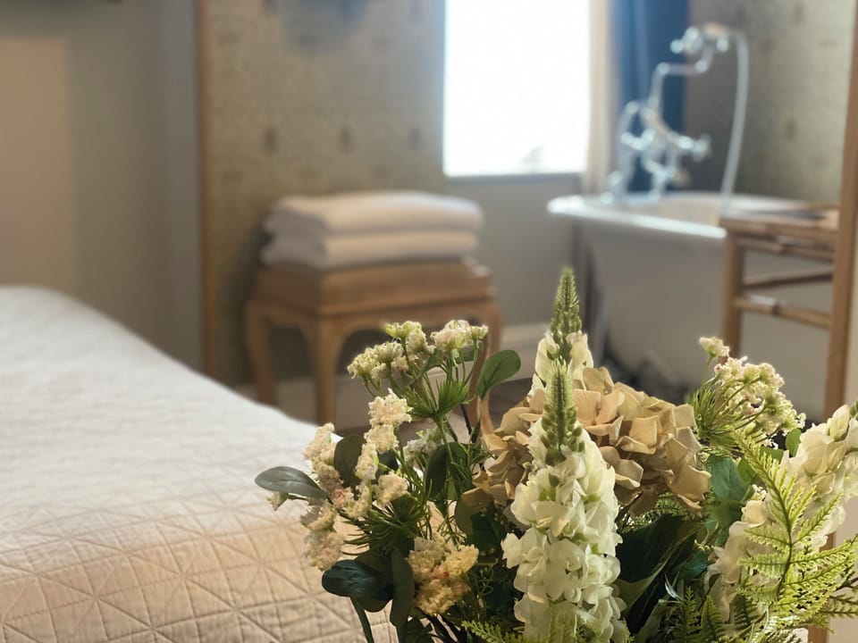 Comfort Double Room, 1 Queen Bed, Ensuite | Egyptian cotton sheets, premium bedding, pillowtop beds
