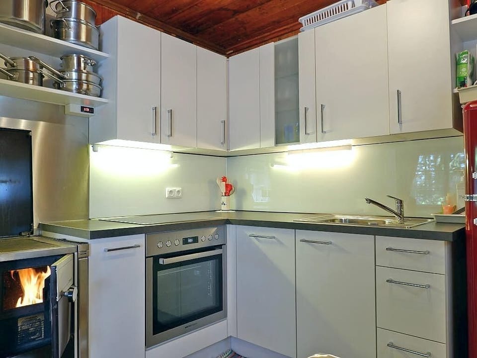 Deluxe Cottage, Mountain View | Private kitchen | Toaster, eco-friendly cleaning products