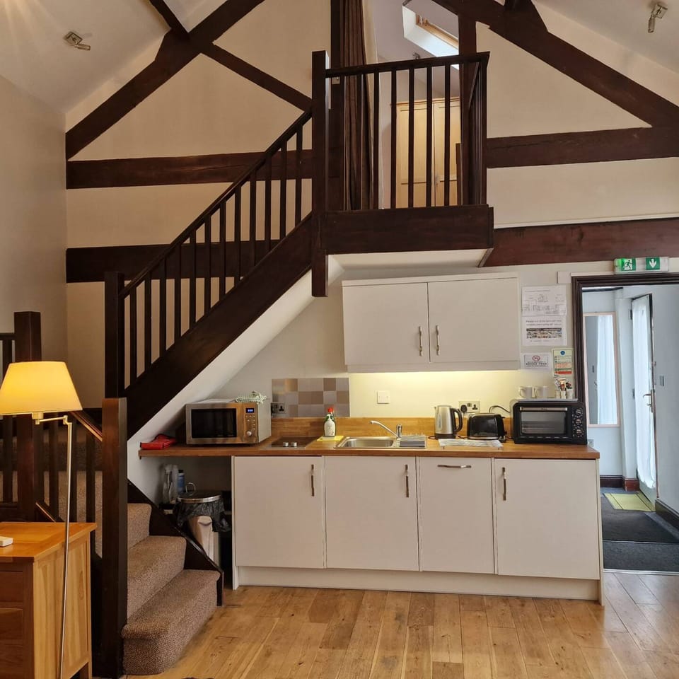 House | 1 bedroom, desk