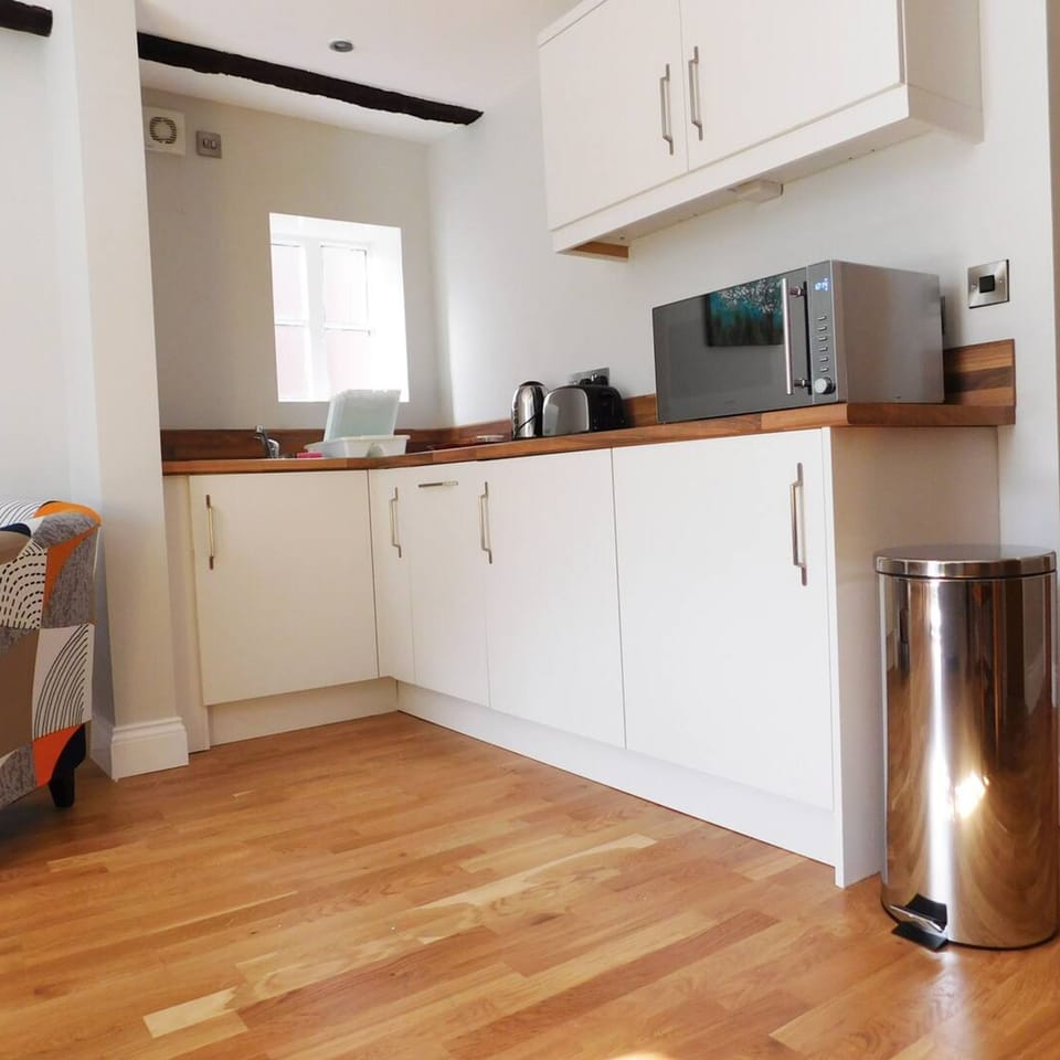 House | 2 bedrooms, desk