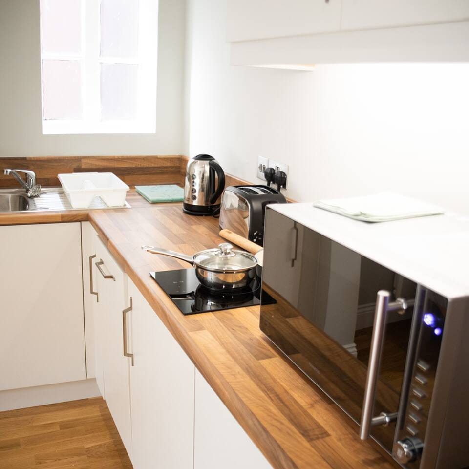 House | 2 bedrooms, desk