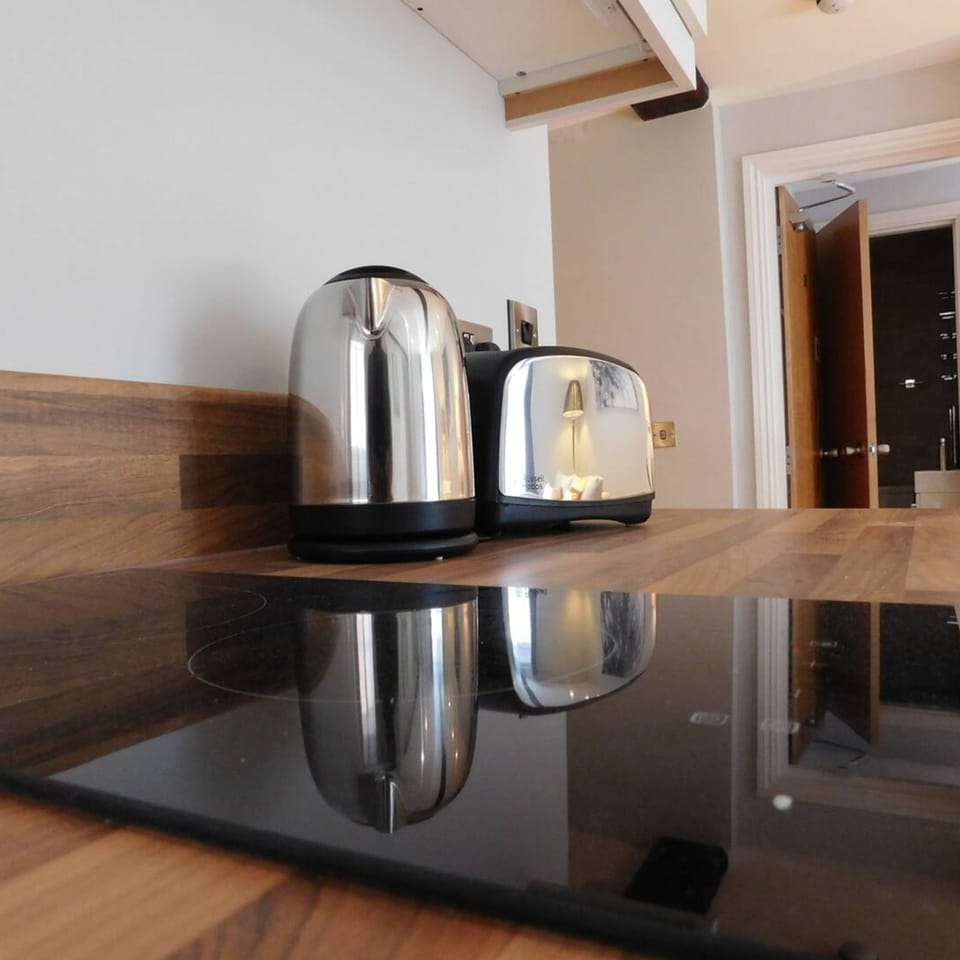 House | 2 bedrooms, desk