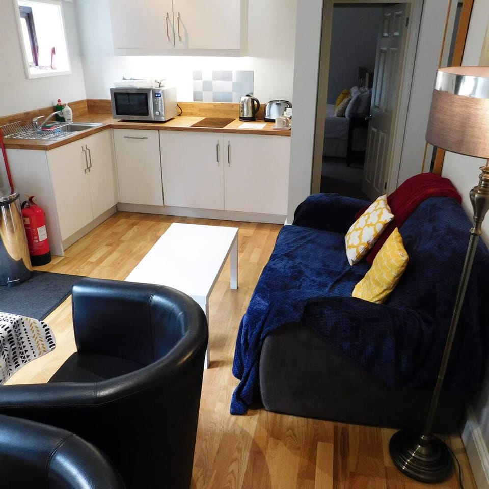 House | 2 bedrooms, desk