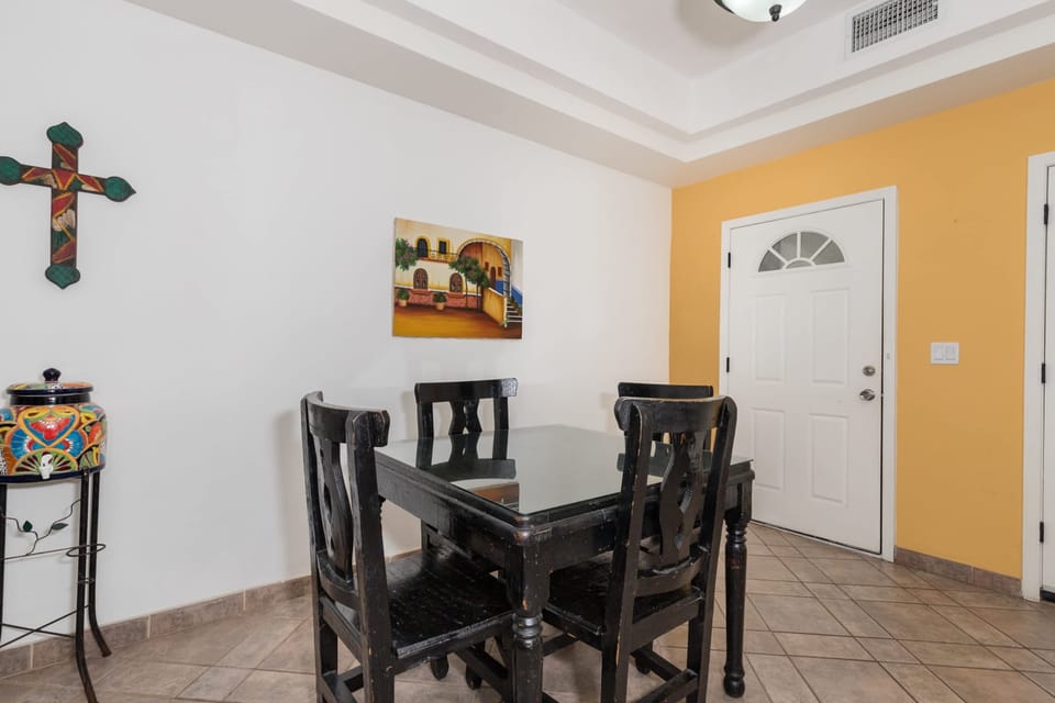 Entry/ Kitchen Table
