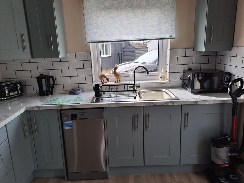 Chalet | Private kitchen | Fridge, microwave, oven, stovetop