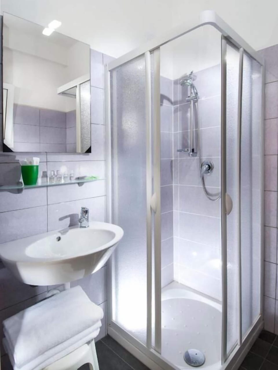 Comfort Triple Room | Bathroom | Shower, hair dryer, towels, soap