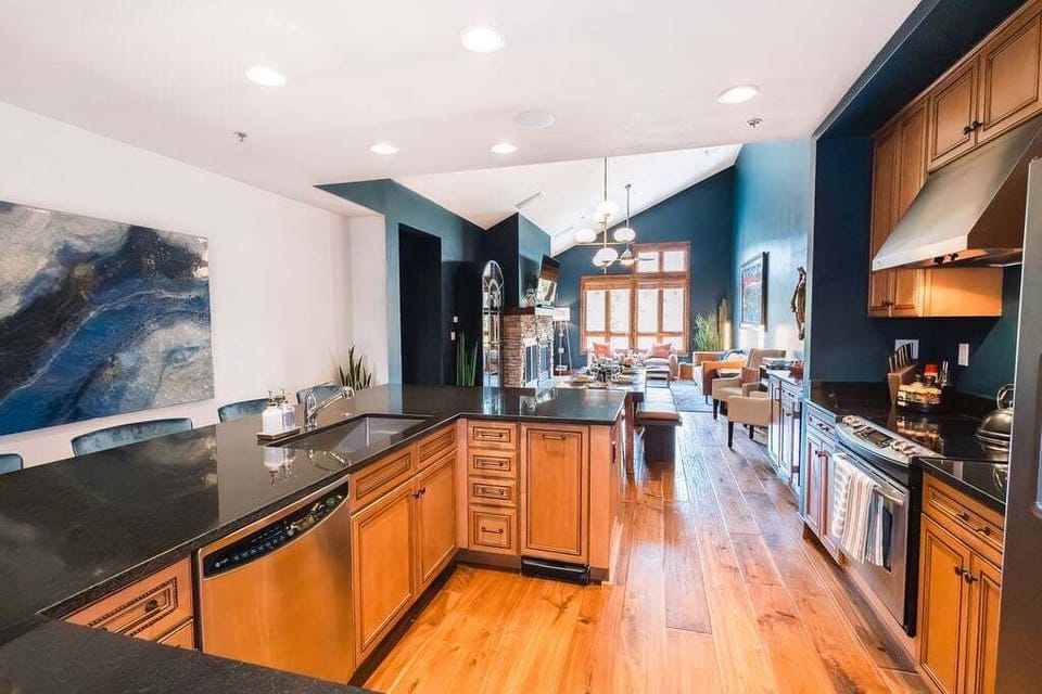 Vaulted Grandeur — Pitched ceilings and open sightlines give the home an airy, spacious feel that's rare in Breckenridge condos. 🏔🏡