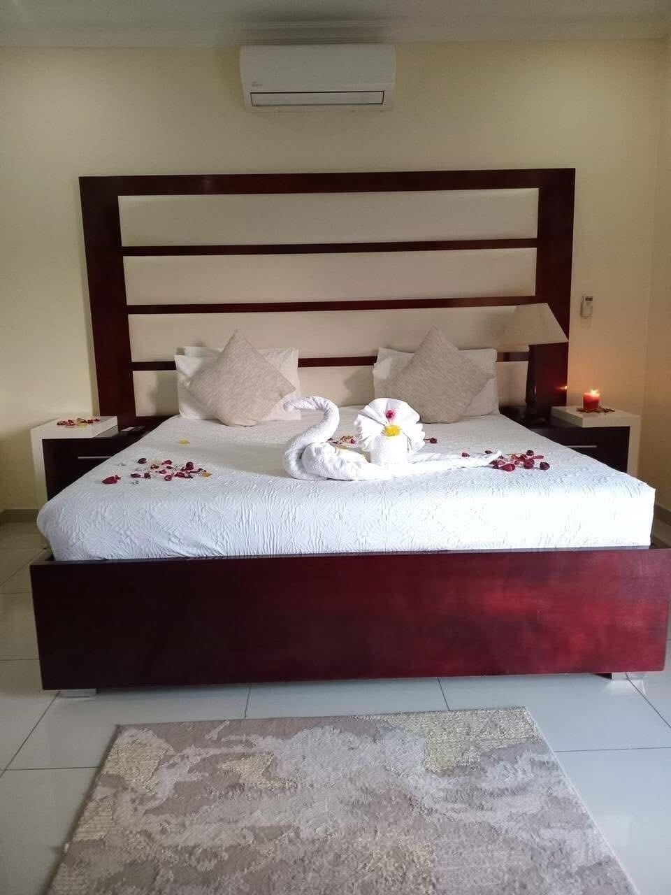 Family Studio Suite | Desk, laptop workspace, WiFi (free), individually decorated