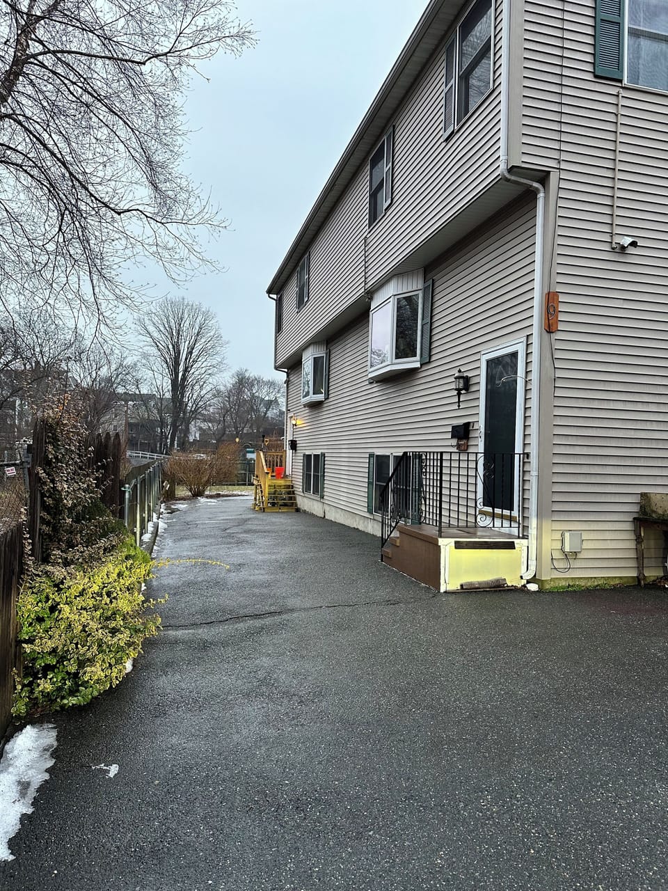Street view, tandem driveway