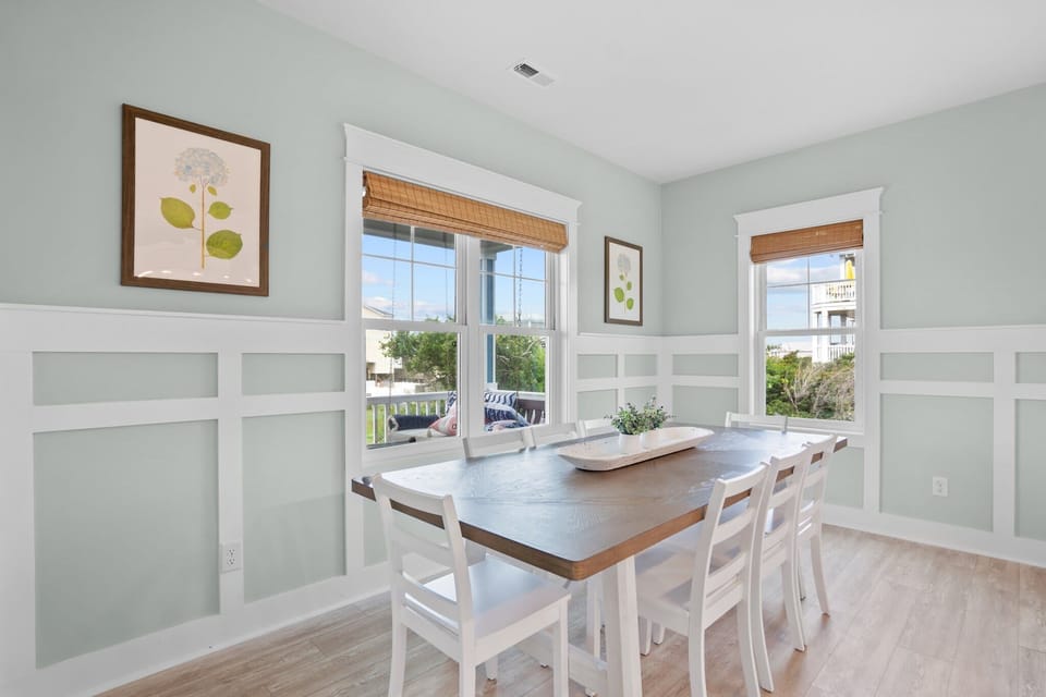 Dining Table (Seats 6) w/ Deck Access