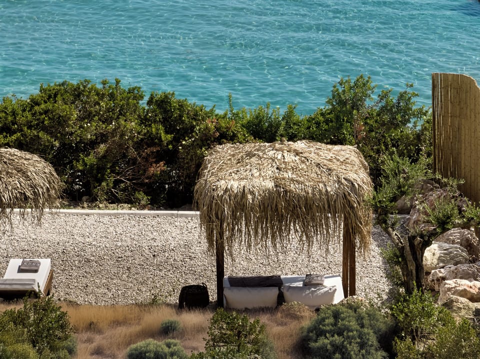 The villa is within walking distance to the sea & public beach.