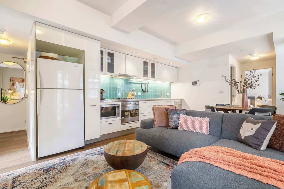Bright open-plan space combining comfort and functionality