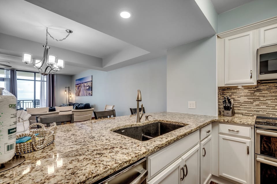 Full kitchen