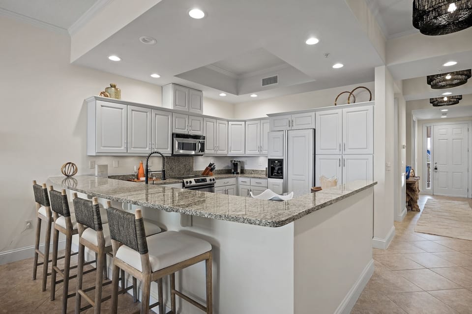 BeachHaven - The Alexander 304 - Seacrest - Kitchen