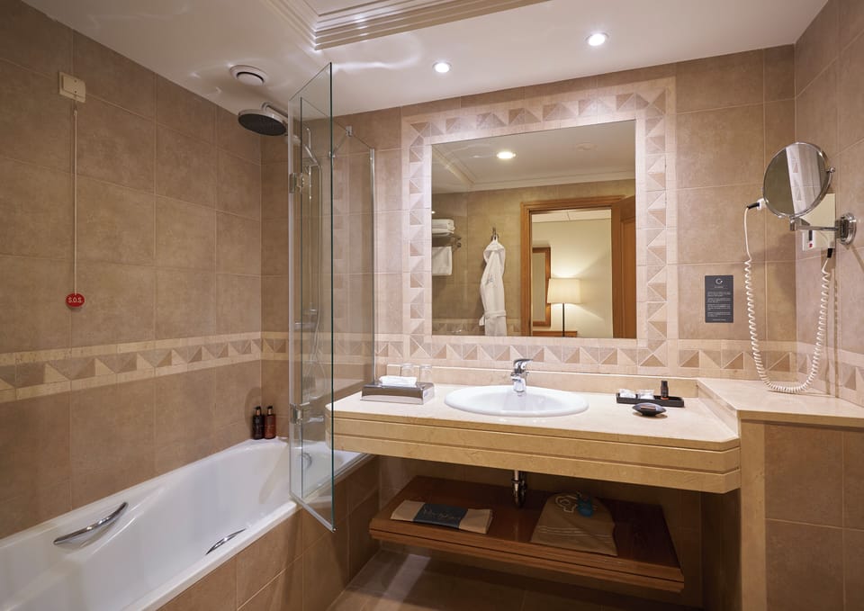 Bathtub, free toiletries, hair dryer, bathrobes