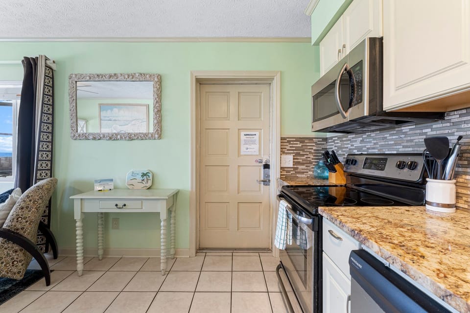 This adorable unit offers guests a full kitchen with stainless-steel appliances and everything you need to prepare meals for family and friends.