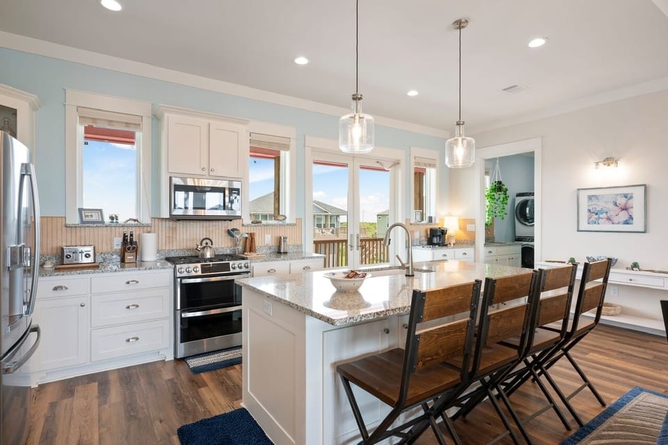 House, 4 Bedrooms | Private kitchen | Coffee/tea maker, fridge, oven