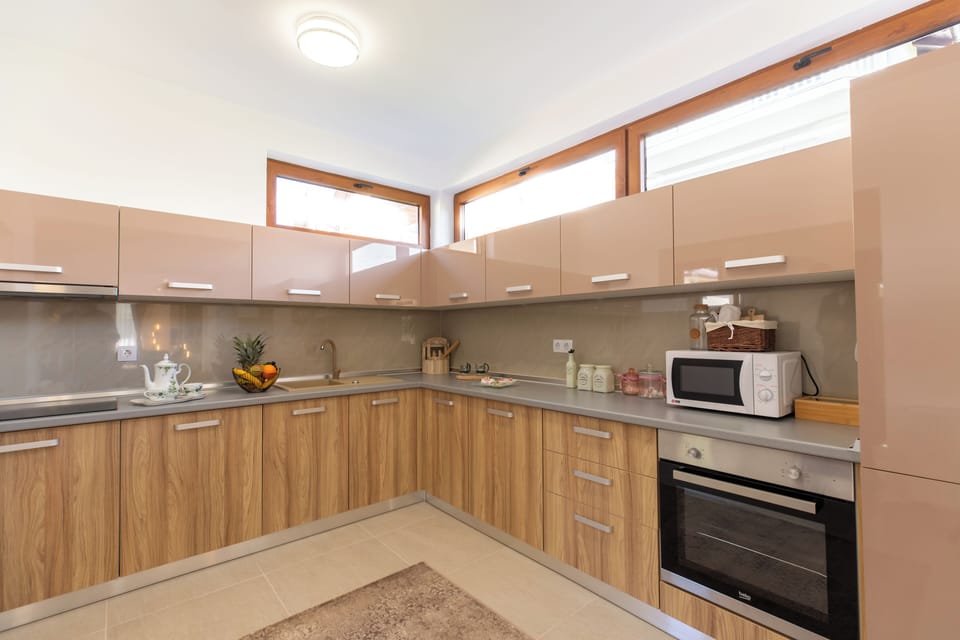 Standard Villa | Private kitchen | Fridge, oven, stovetop, dishwasher