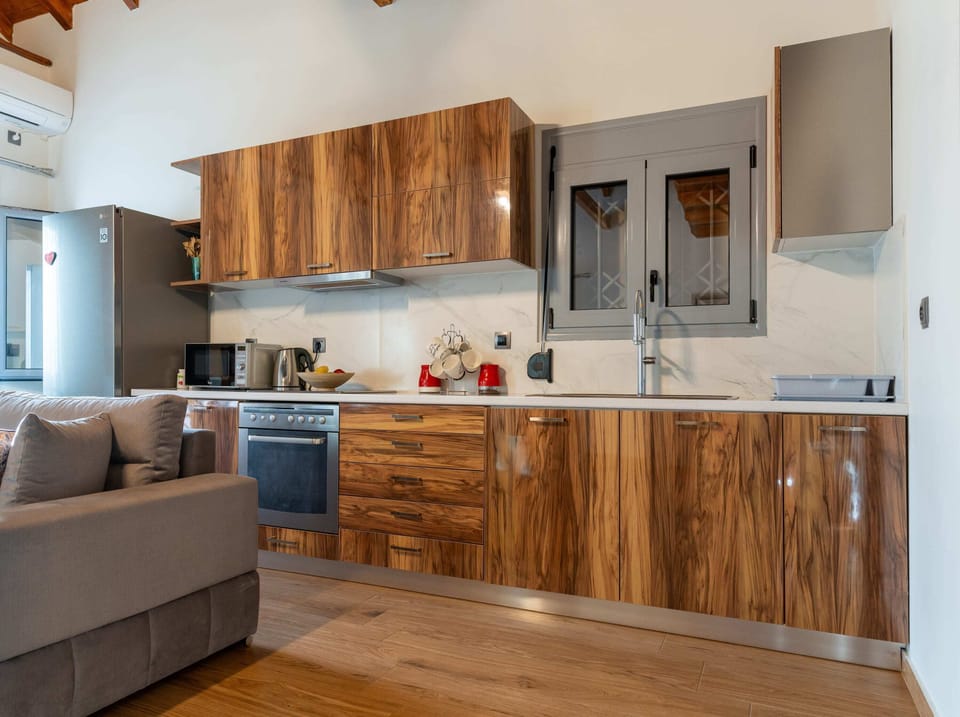 Fully Equipped Kitchen Space – Modern appliances and practical layout for easy meal preparation.