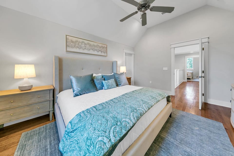 Guest bedroom