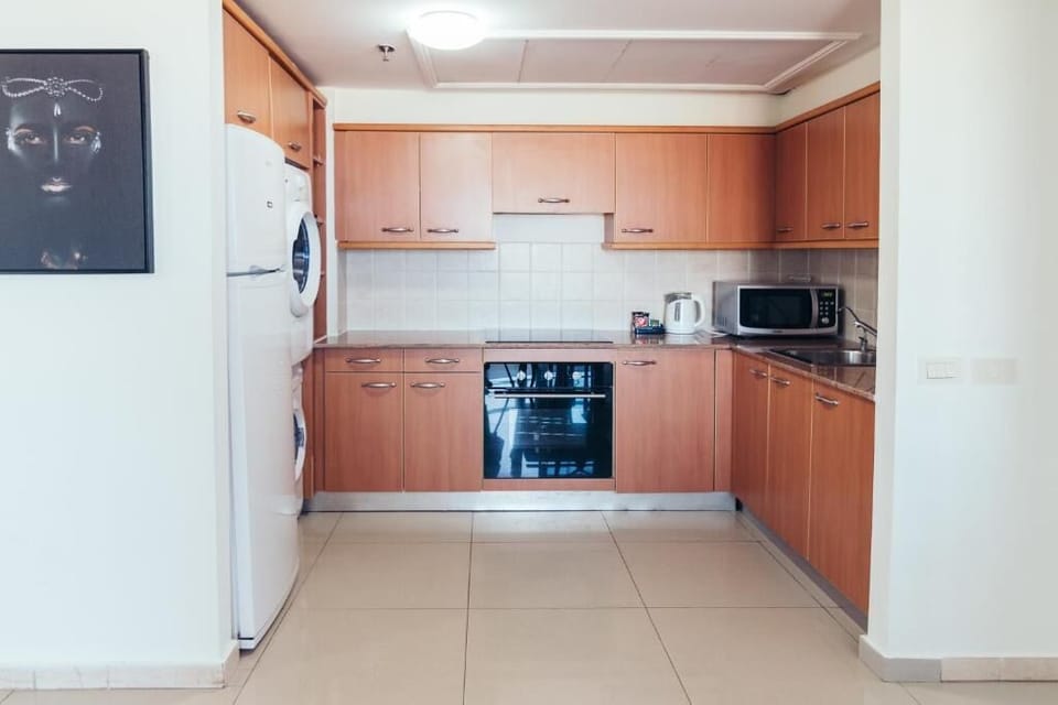 Comfort Apartment, Ocean View | Private kitchen
