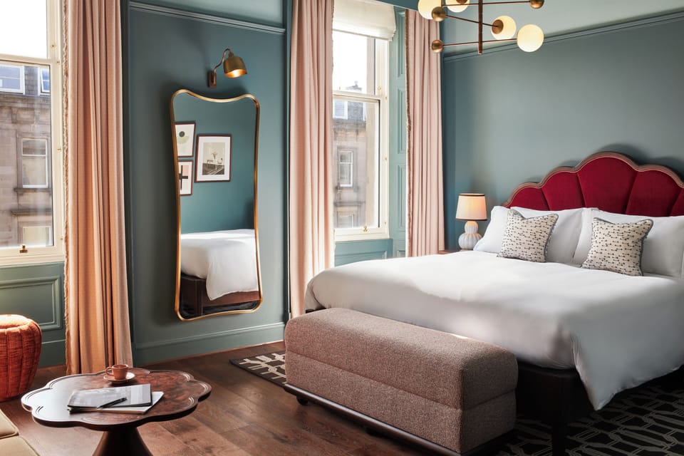 Biggy Up | Premium bedding, minibar, in-room safe, blackout drapes