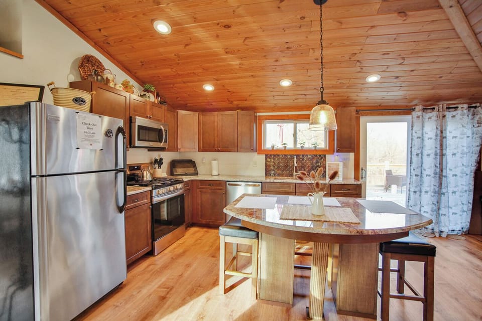 Open the sliding doors to incorporate the grill to your meal prep.