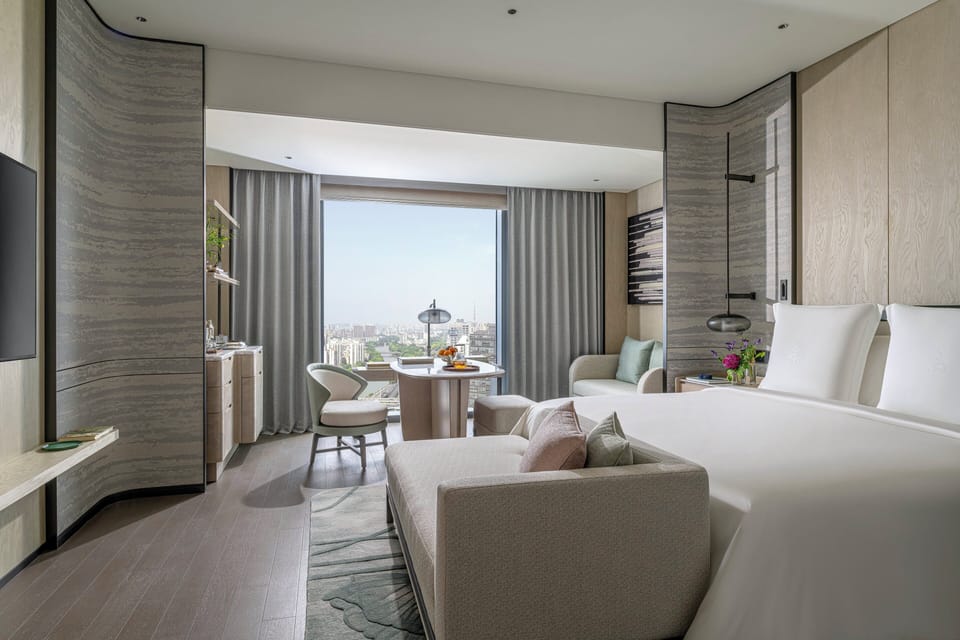 Premier Room, 1 King Bed, Canal View | Premium bedding, pillowtop beds, minibar, in-room safe
