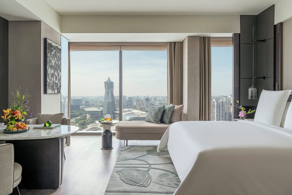 Deluxe Room, 1 King Bed, Non Smoking, Canal View | Premium bedding, pillowtop beds, minibar, in-room safe