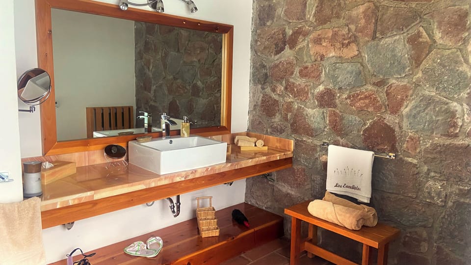 Bungalow, Garden View | Bathroom | Separate tub and shower, free toiletries, towels, soap