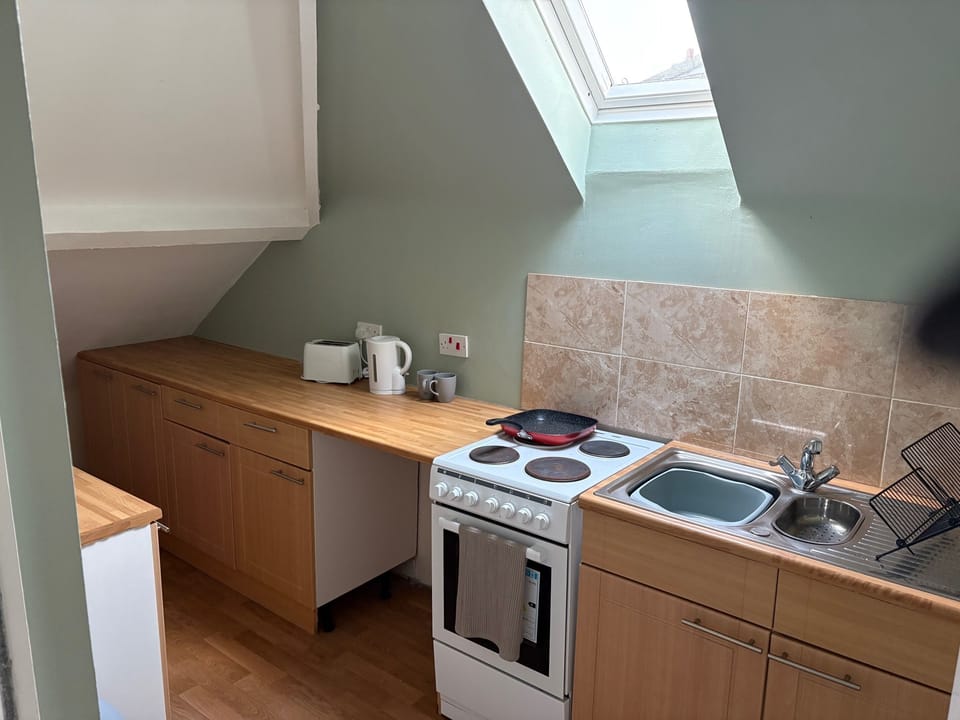 Standard Studio, Ensuite (Large) | Private kitchen | Highchair