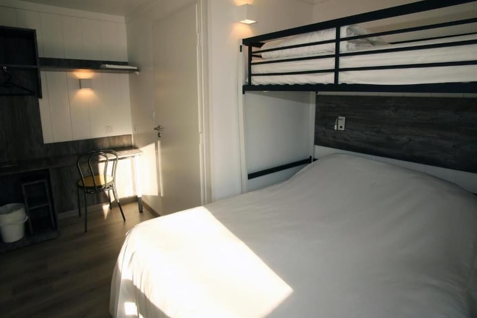 Triple Room | Desk, laptop workspace, soundproofing, free WiFi