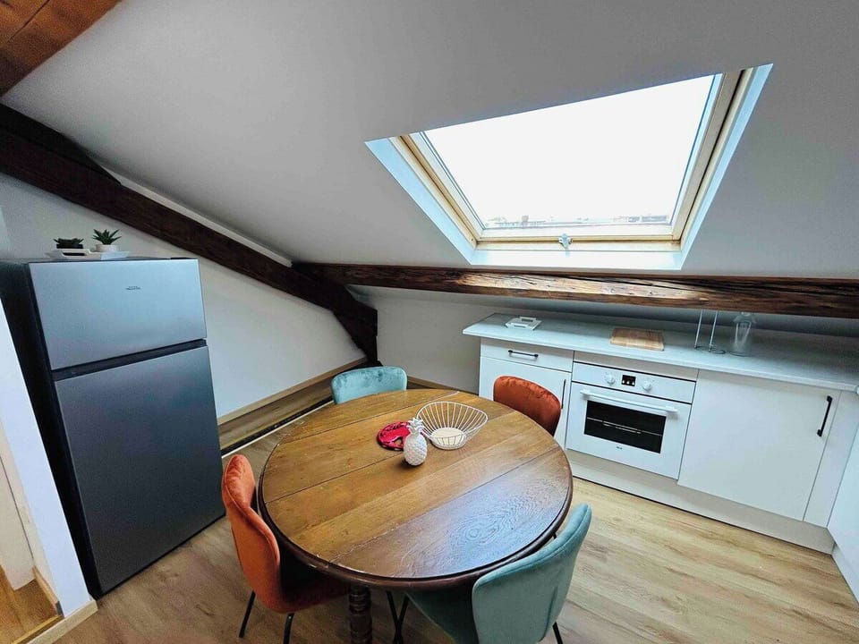 Dining area image 1