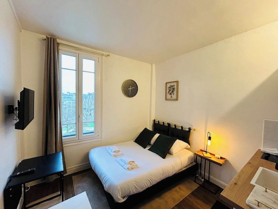 Bedroom image 3