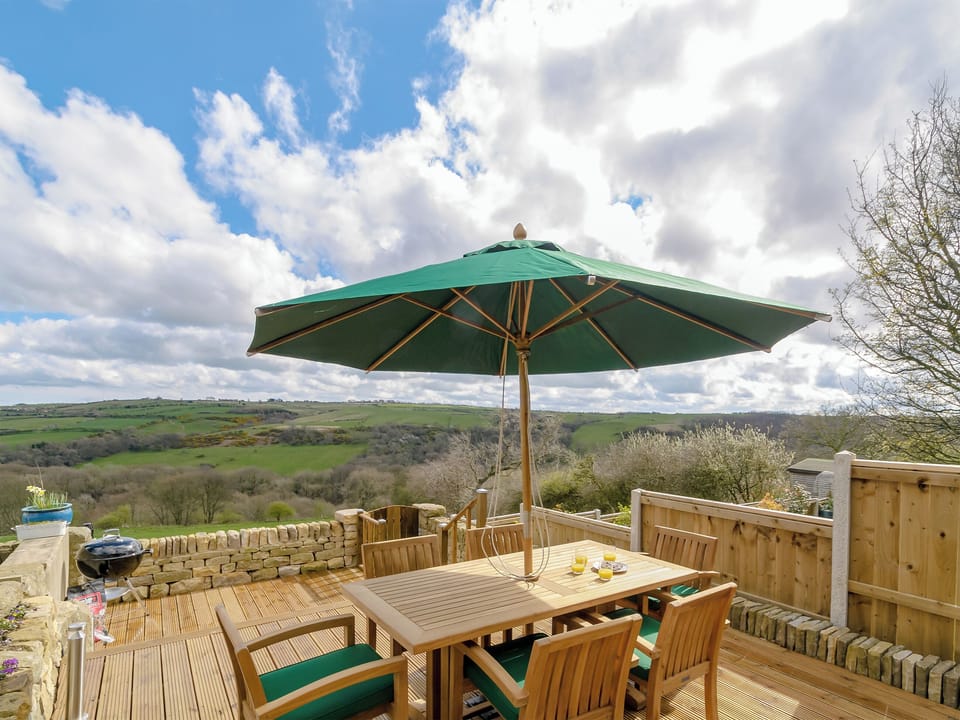 Delightful decking with sitting out area | Seaview Cottage - The Forge and Seaview Cottage, Grinkle, near Staithes