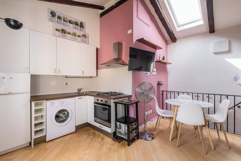 Apartment | Private kitchen | Full-size fridge, oven, stovetop, coffee/tea maker