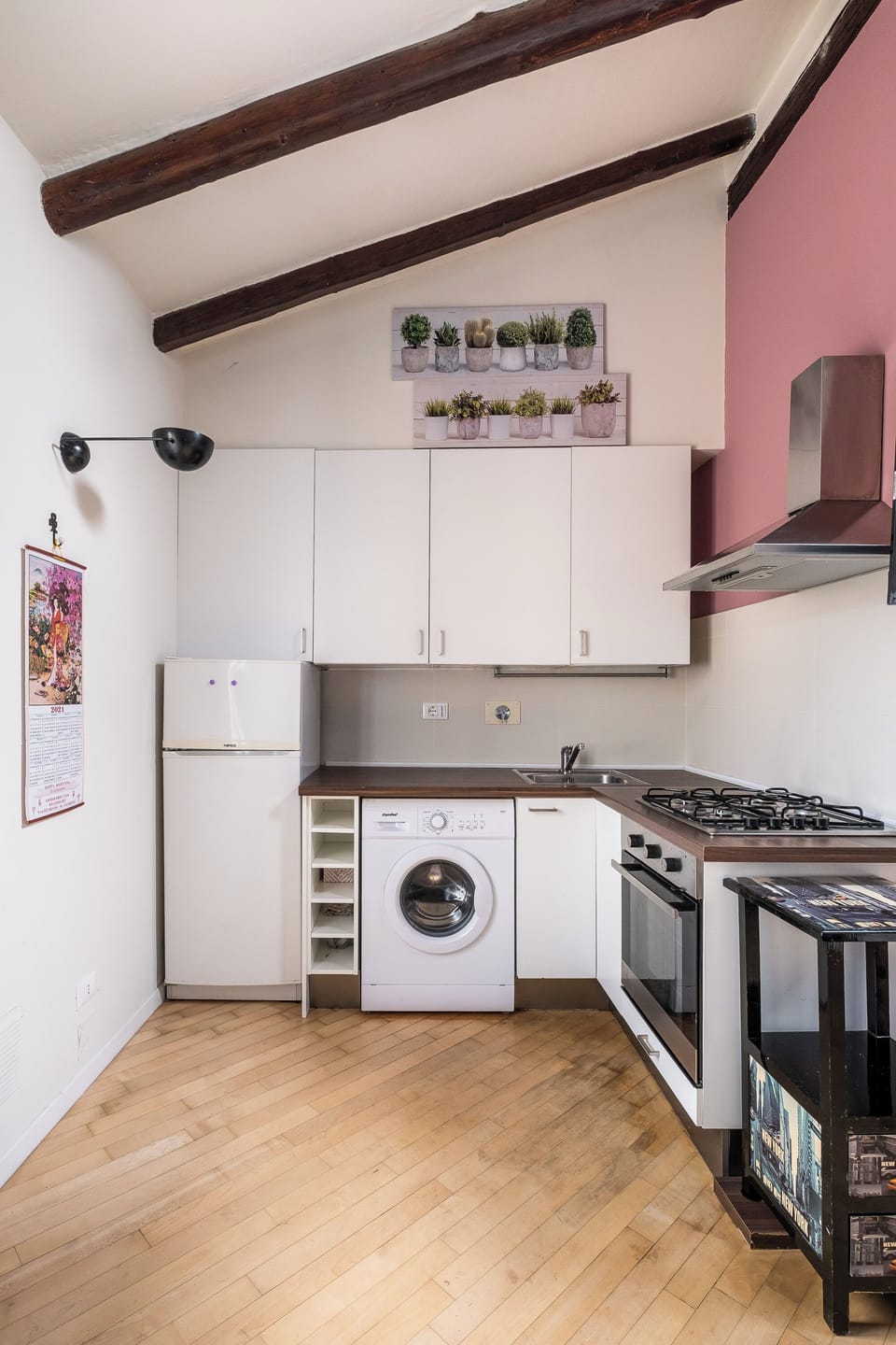 Apartment | Private kitchen | Full-size fridge, oven, stovetop, coffee/tea maker
