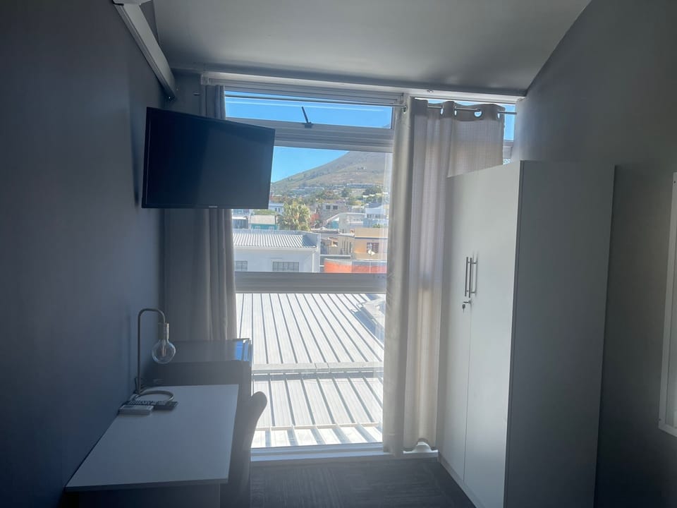 M & B Backpackers Hostel in Cape Town
