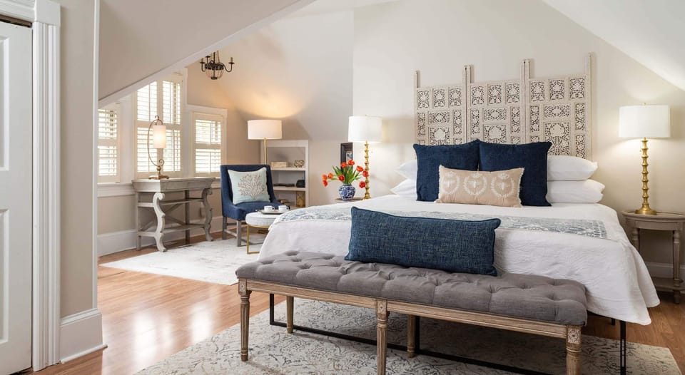 Deluxe Room, 1 King Bed with Sofa bed, Bathtub | Egyptian cotton sheets, premium bedding, individually decorated