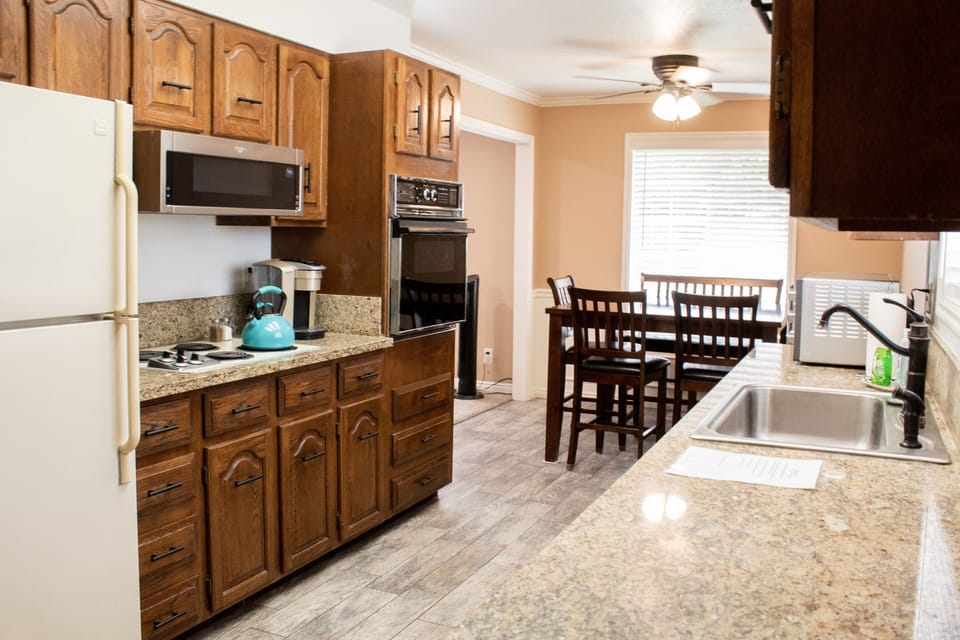 Charming kitchen equipped with everything you need. 