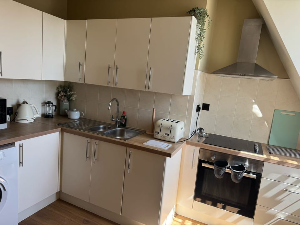 Classic Apartment | Private kitchen | Espresso maker, coffee/tea maker, electric kettle