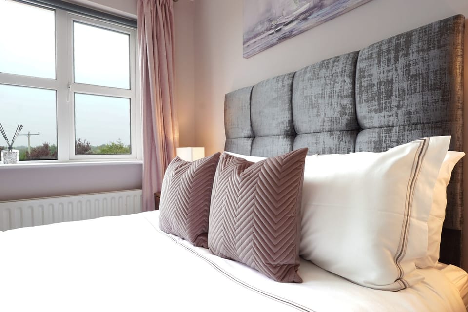 Deluxe Double Room, 1 Double Bed | Blackout drapes, soundproofing, iron/ironing board, free WiFi