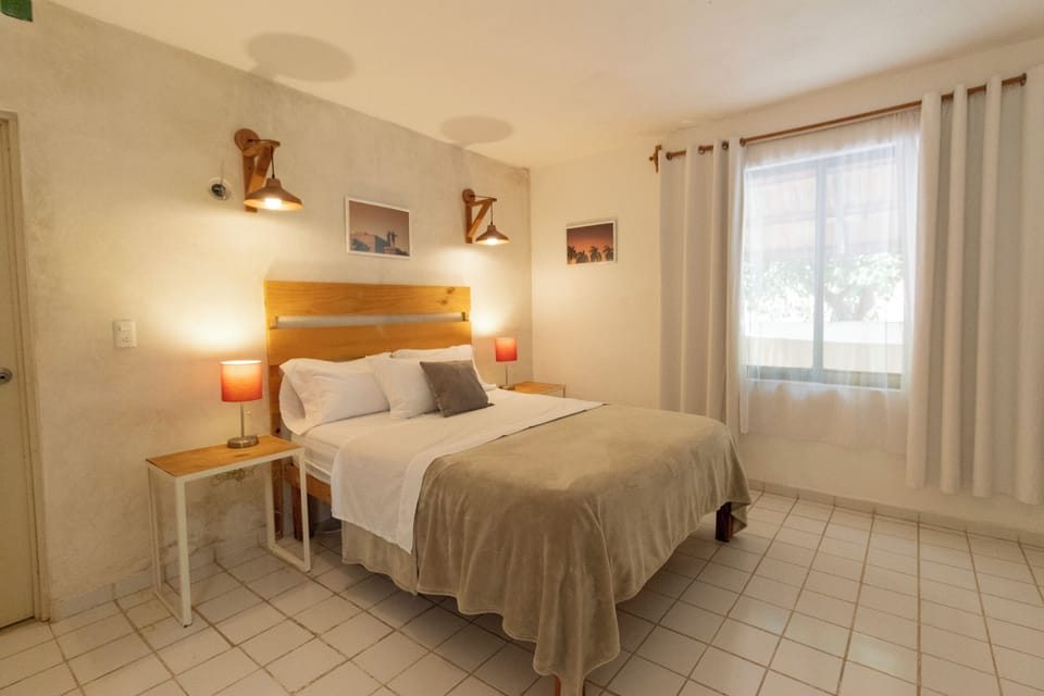 Comfort Room, 1 Queen Bed | Desk, laptop workspace, iron/ironing board, WiFi (free)