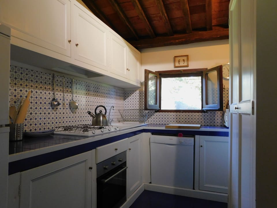 Full kitchen